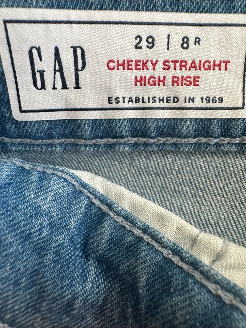 GAP Light Blue Straight Women’s Jeans with Knee Rip